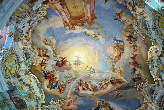 kirche auf der wiese