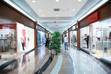 passage in the shopping center