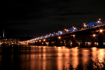 Naklejka premium Bridge at Night