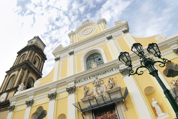 Fototapeta na wymiar Minori katedra di Santa Trofimena lamp dzwonnica