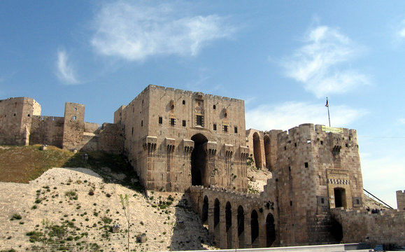 Citadel in Aleppo - gate, mount entranceway and ramparts