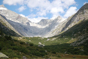 Fototapeta na wymiar vallata alpina