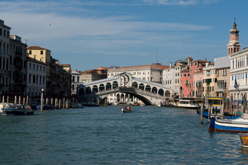 Fototapeta na wymiar Most Rialto, Wenecja