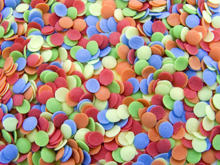 confettis multicolores
