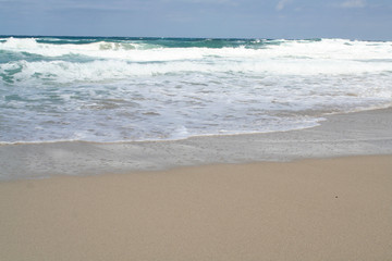 Strand und Wellen