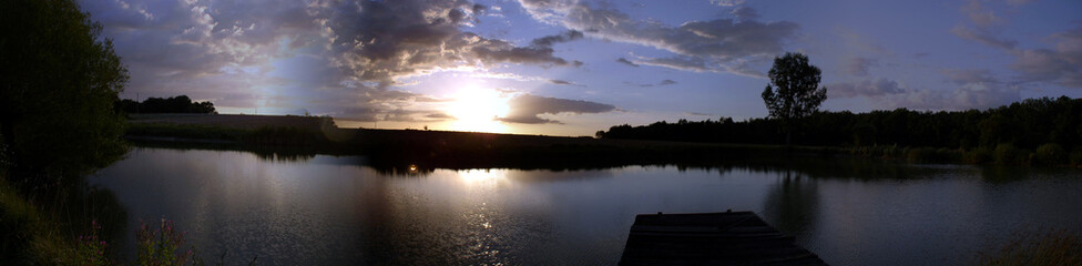 Reflets couchant sur étang