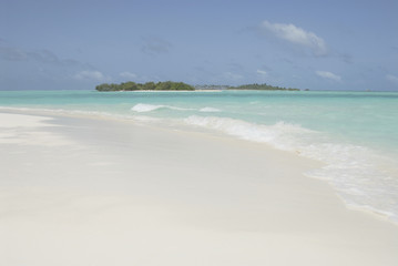 Fototapeta na wymiar Desert Maldivian island