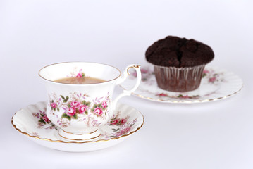Obraz na płótnie Canvas Afternoon tea & a chocolate chip muffin