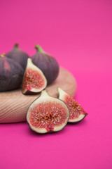 Sliced figs composition