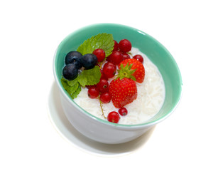 Porridge with fruit.