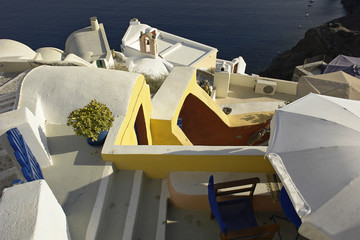 farbenfrohe Architektur in Oia, Santorin