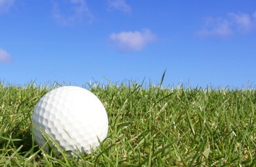 Golf - balle sur le parcours