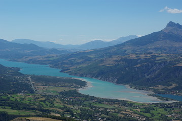 Fototapeta na wymiar Lac de Serre-Poncon - Embrun