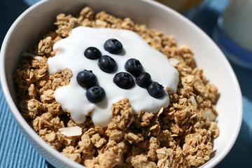 Granola with Berries & Yogurt Breakfast