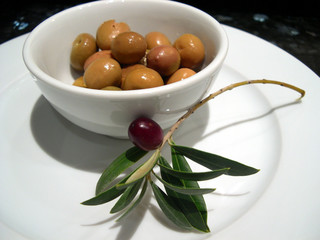 olivas y rama de olivo