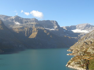Obraz premium Lac d'Emosson et montagnes
