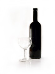 bouteille de vin rouge, verre vide