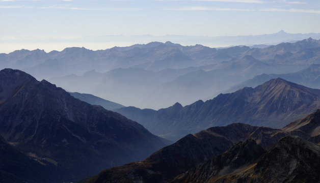 Fototapeta les Alpes dans la brume