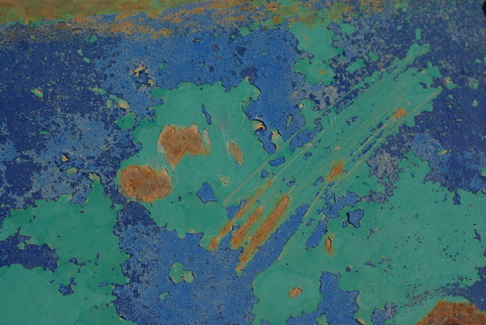 Peinture bleu et verte écaillée et rouillée