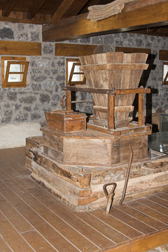 antiguo molino accionado por mareas, Cantabria, Spain