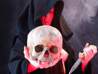 Priesterin