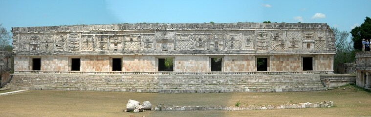 Fototapeta na wymiar Tempel w Uxmal