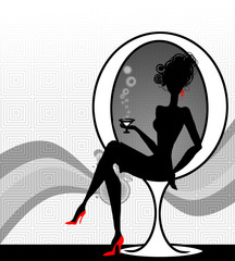 figura di ragazza seduta