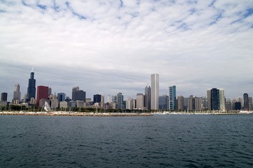 Fototapeta premium Skyline of Chicago on an overcast day