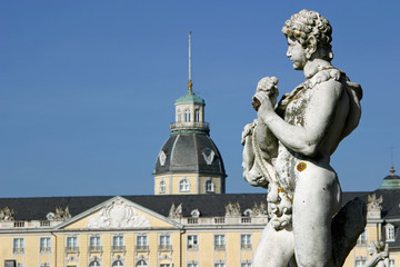 Figur mit Schloss