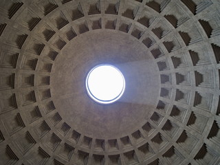 die decke vom pantheon in rom