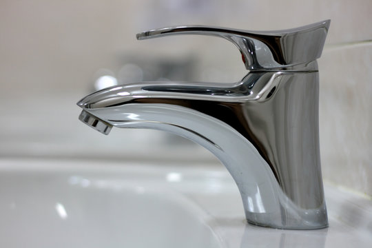 Modern water faucet