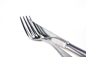Fourchette et couteau entrelacés
