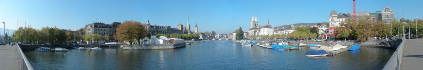 Fototapeta premium Stadt Zürich Panorama mit Sicht auf Limmat