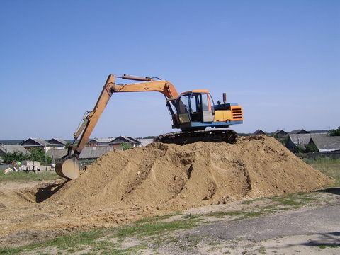 Hydraulic caterpillar dredge on loading of gravel
