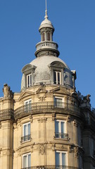 Fototapeta na wymiar Lyon, narożny budynek na półwyspie