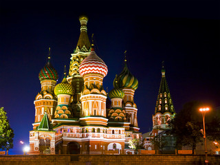 Fototapeta na wymiar The Cerkiew Wasyla Błogosławionego w nocy, Moskwa