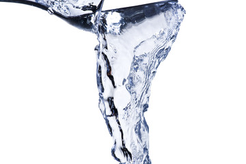 Cucharra derarmando agua