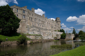 Fototapeta premium Warwick Castle viewed from over the river