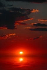 Obraz premium Sunset Over Water