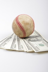 baseball is the ball at the one hundred dollar Banknotes