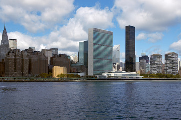 Fototapeta na wymiar Budynek Organizacji Narodów Zjednoczonych