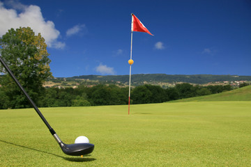 golf tir vers le drapeau