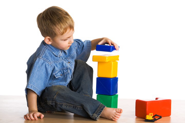 Child plays about cubes