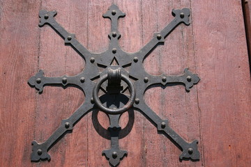 Ferronerie sur une porte de l'église Saint-Paul (Strasbourg)