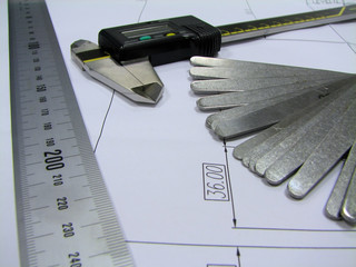 Thickness gauge, calliper and ruler