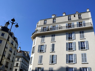 Immeuble blanc, Lampadaire, Paris 10, France
