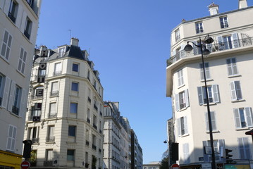 Croisement de rue, Paris 10, France.