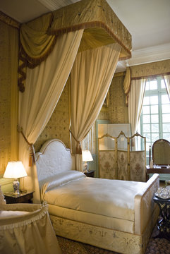 Bedroom in Chateau Cheverny