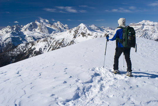 Escursionista in inverno