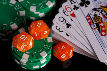 dés , cartes et jetons